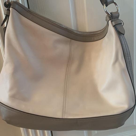 Coach purse with 2 matching wallets. Excellent used condition - Picture 4 of 7